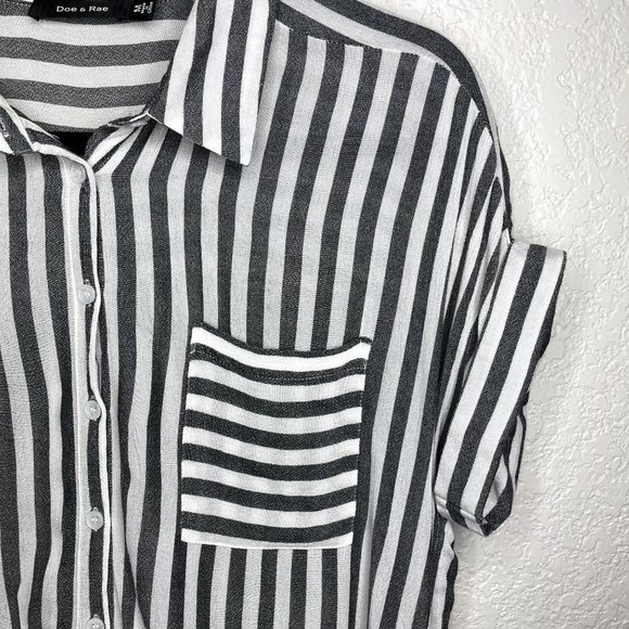 SOLD ON EBAY DOE + Rae Womens Gray and White Striped Button Up Top Size M - Picture 3 of 7